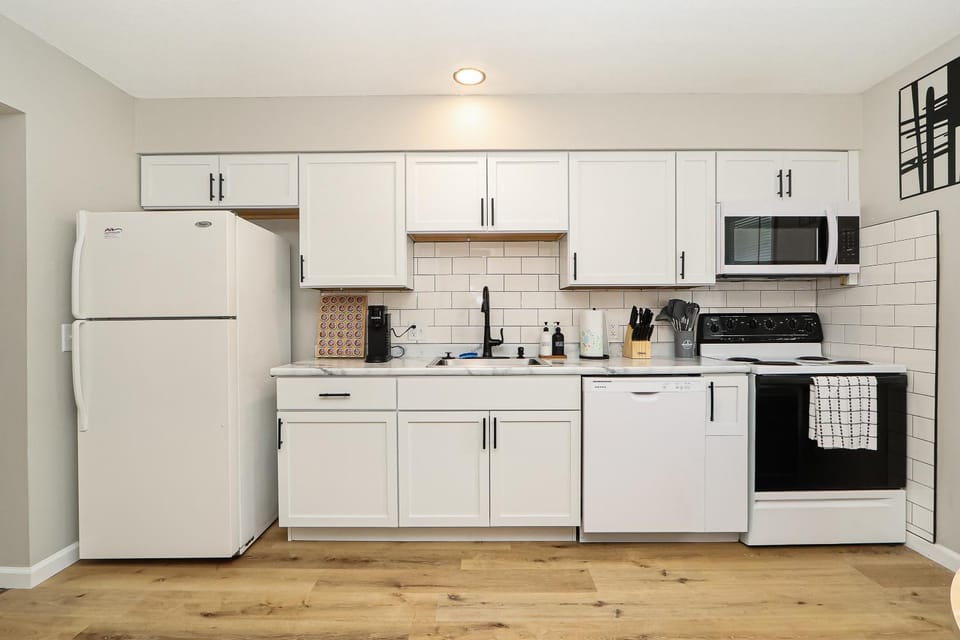 Coffee/tea facilities, Kitchen or kitchenette, dishwasher, oven, pet friendly, stove, toaster