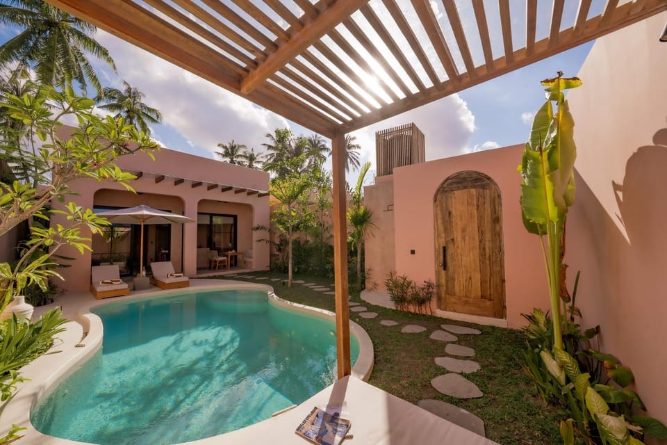 Property building, Patio, Day, Garden, Garden view, Pool view, Swimming pool, sunbed