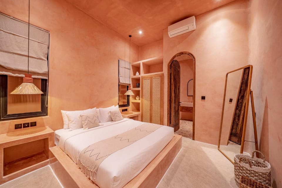Bed, Photo of the whole room, Bedroom, wardrobe, air conditioner