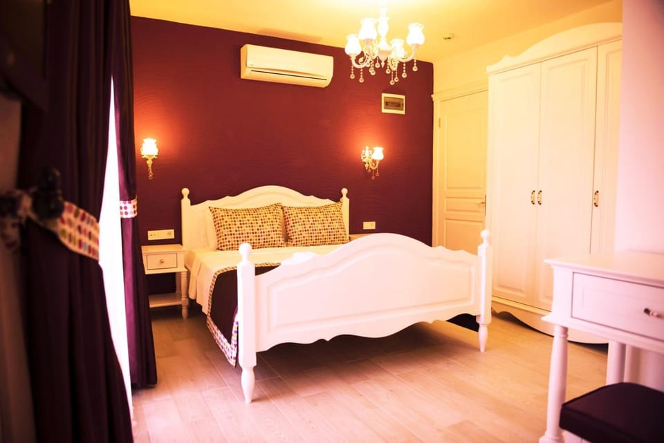 Bed, Photo of the whole room, Bedroom, air conditioner