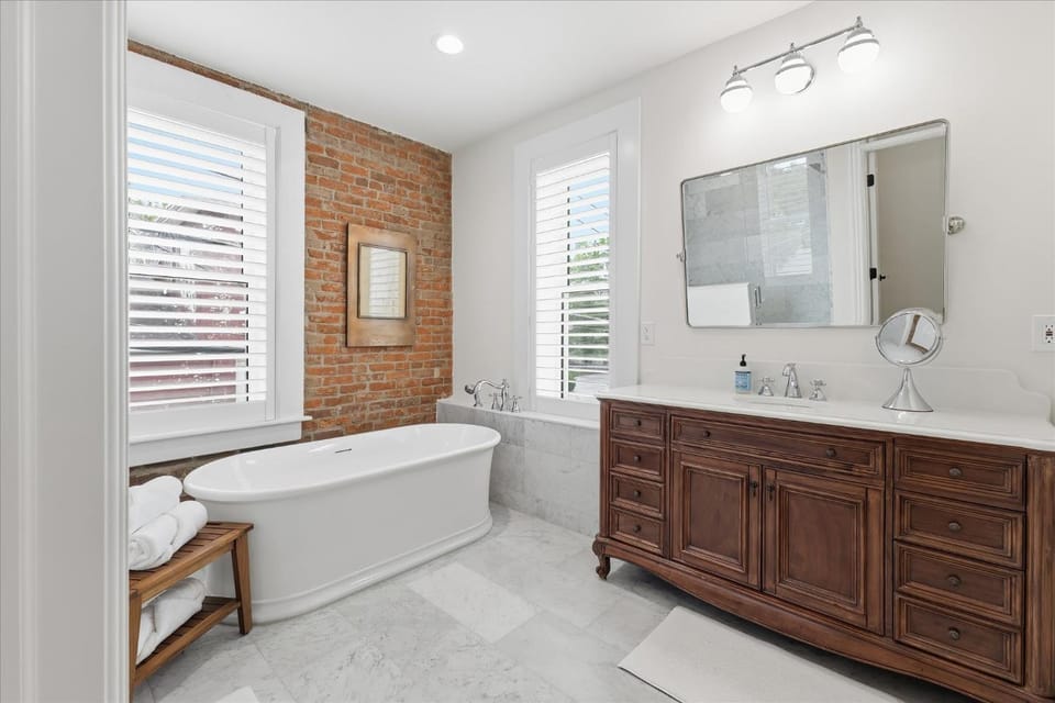 Spacious Fully Renovated Home in DT Lafayette Apartment in West Lafayette