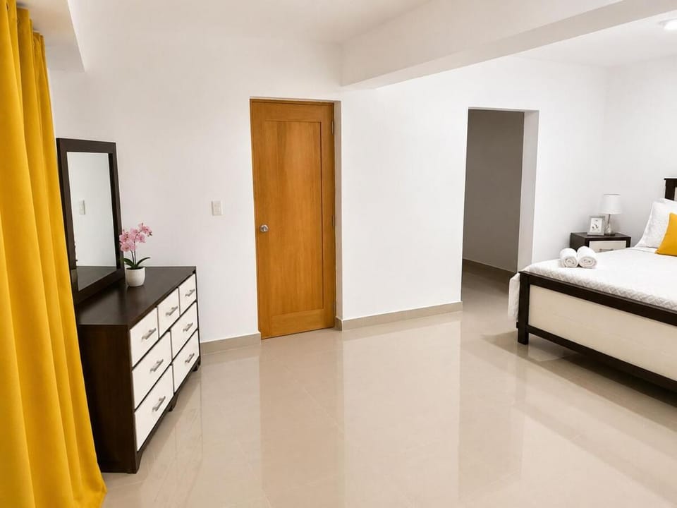 Hermoso penthouse con vista al mar de 3 habitaciones y 3 parqueos a 10 minutos del aeropuerto Apartment in Santo Domingo Este