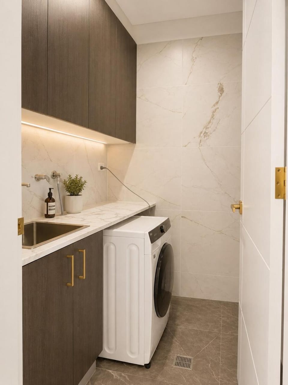Spacious 5 Bedroom Home in Bankstown House in Sydney