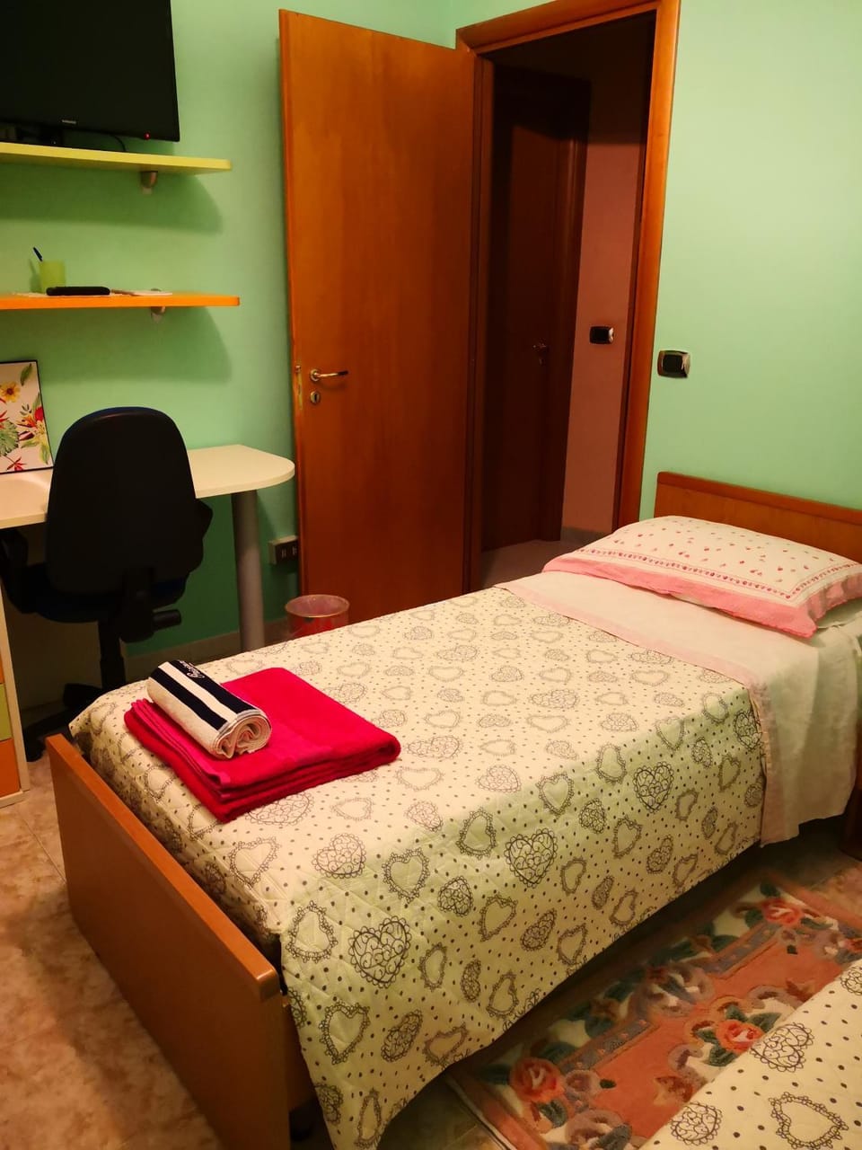 Bed, Photo of the whole room, Bedroom, wardrobe