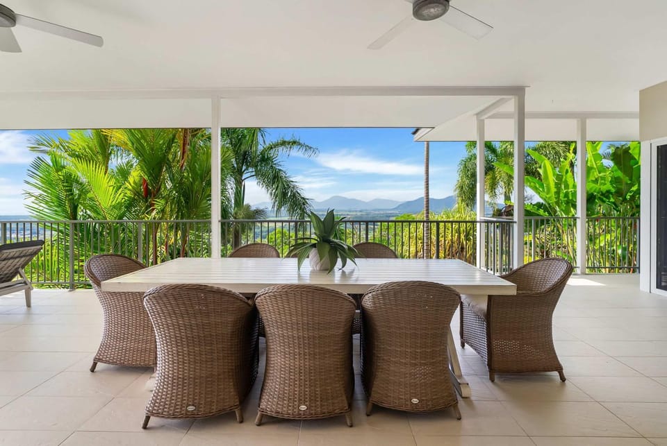 View (from property/room), Balcony/Terrace, Mountain view