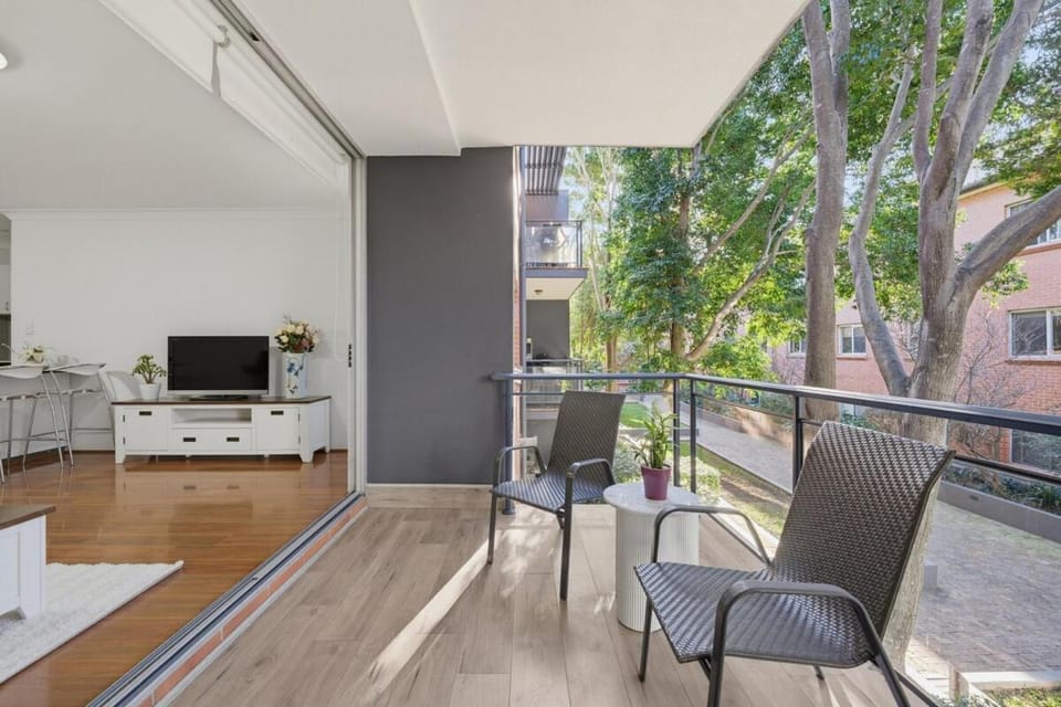 Bright 2BR Apartment Alexandria Location Apartment in Sydney