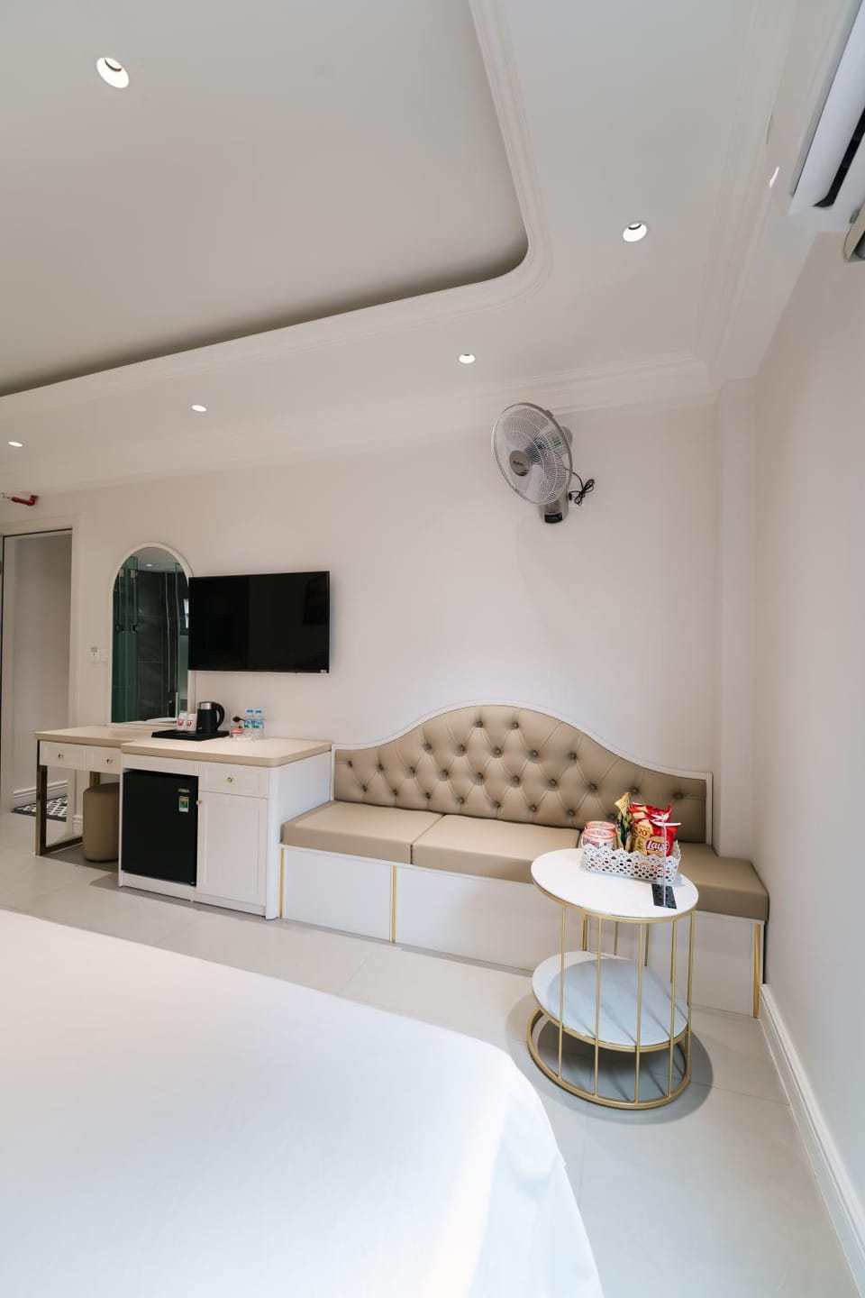 Nhật Tân Red River Hotel- Đông Anh Hotel in Hanoi
