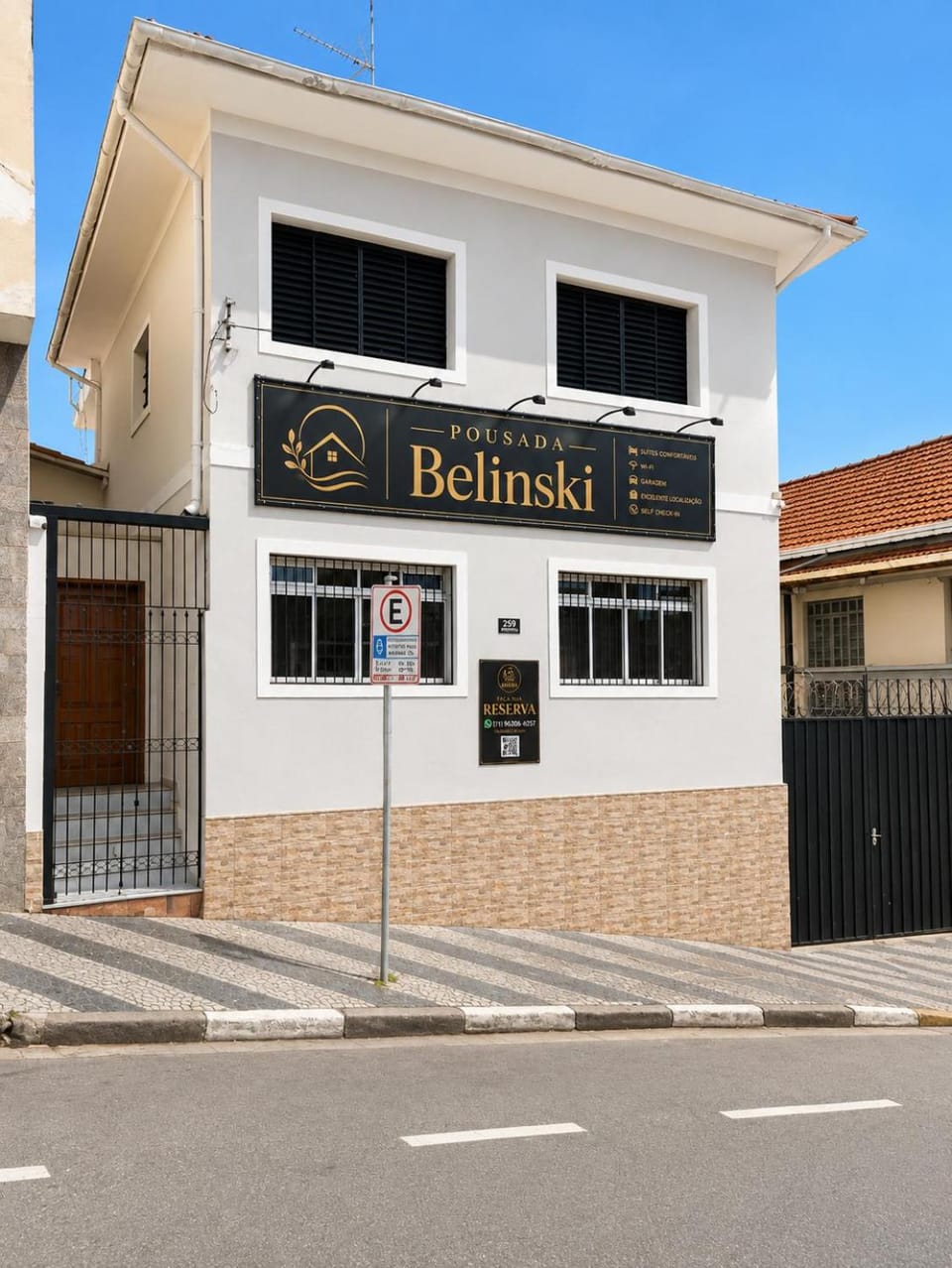 Property building, Day, Property logo or sign, Logo/Certificate/Sign, Street view