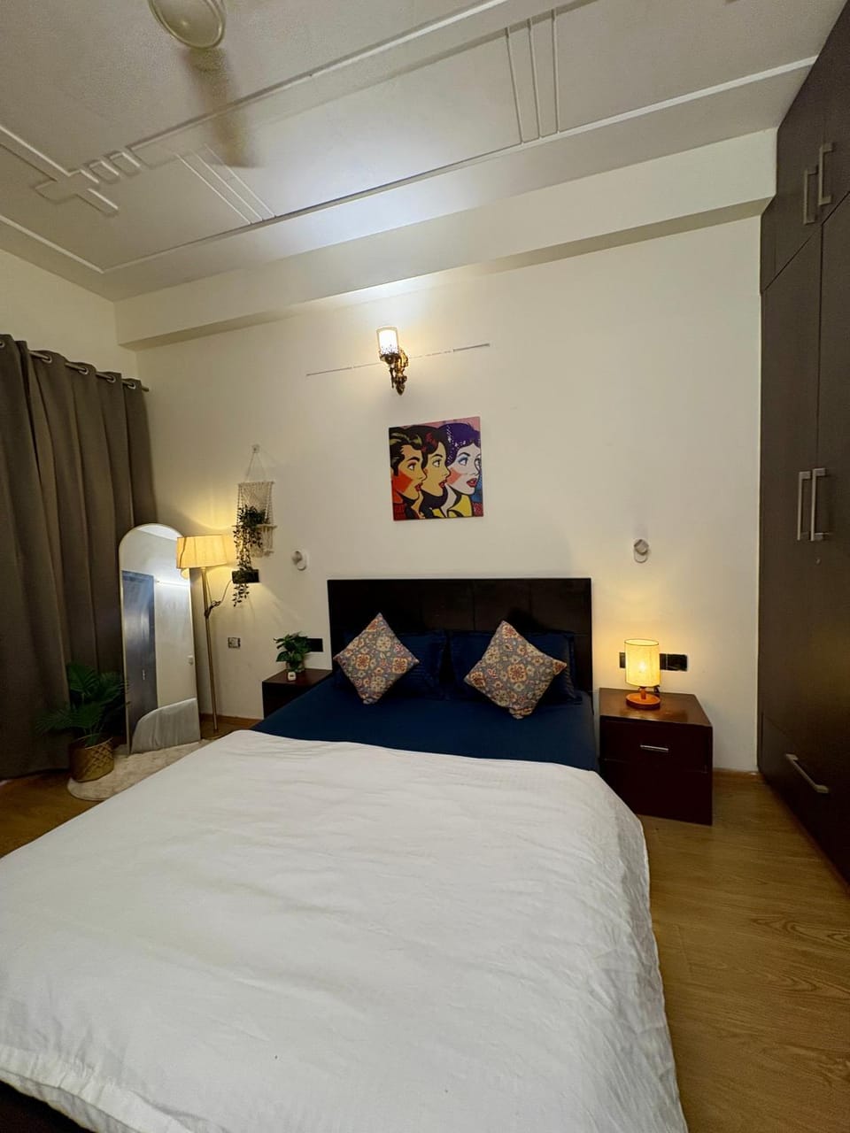 Photo of the whole room, Bedroom