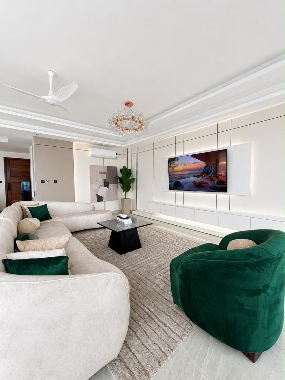 Luxury Panoramic Beachfront Escape- Pool, Gym, Steam Room Apartment in Mombasa County