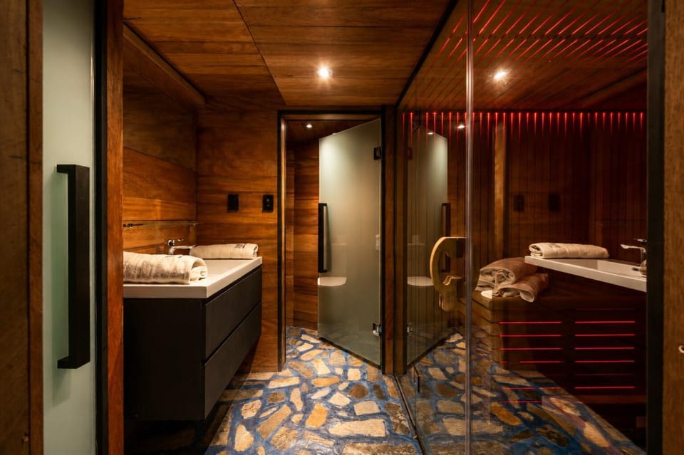 Maison Blanc Lodge - Nature Haven 4-Bed Luxury House in Auckland