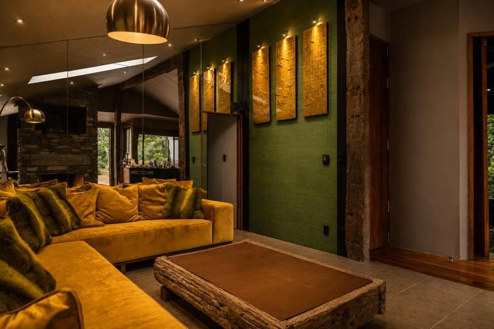 Maison Blanc Lodge - Nature Haven 4-Bed Luxury House in Auckland