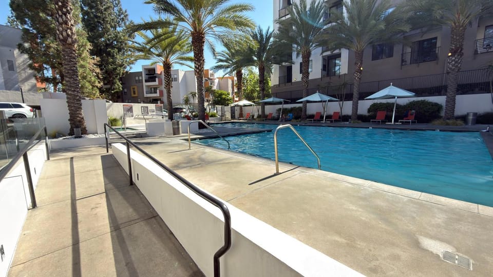 Balcony/Terrace, Pool view, Swimming pool, sunbed