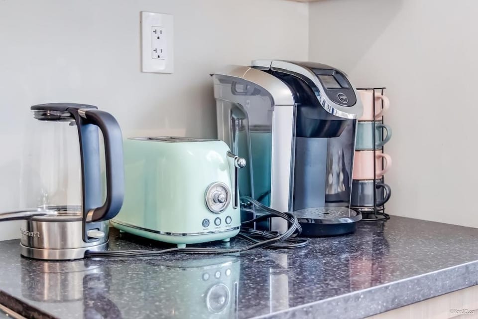 Serene Private 1BR Suite&Free Parking&Burnaby House in New Westminster