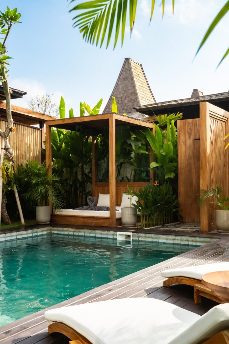 Property building, Day, Garden view, Pool view, Swimming pool, sunbed
