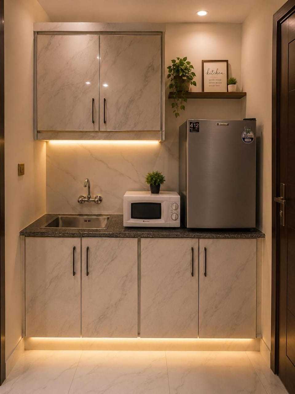 Kitchen or kitchenette, oven