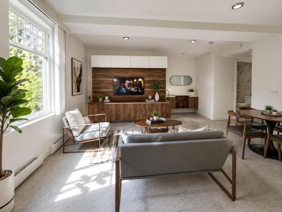 Urban 2 Bedroom Retreat on Barclay Street Apartment in Vancouver