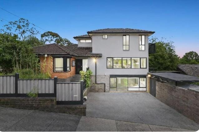 Modern 4BR Home in the Heart of Glen Waverley House in Glen Waverley