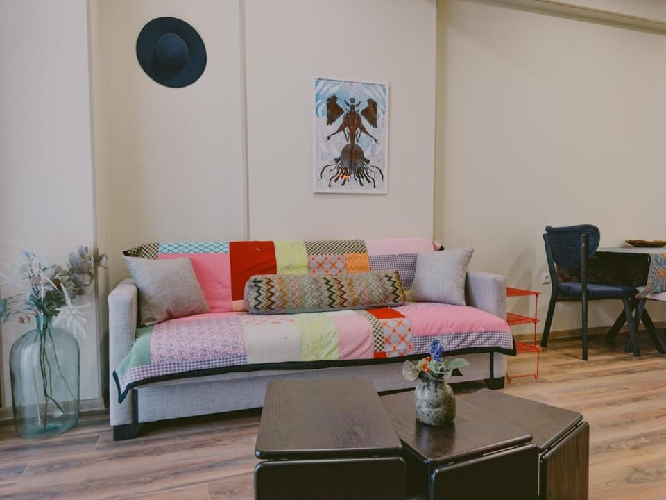 Bright Urban Nest - Beliashvili Apartment in Tbilisi, Georgia