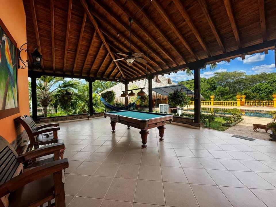 Billiard, Game Room, Seating area, Garden view