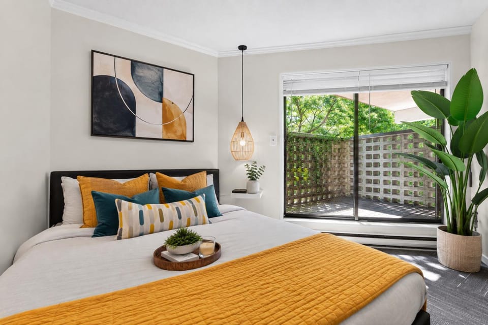 Premium 3 Bedroom Near Stanley Park and Downtown Apartment in Vancouver