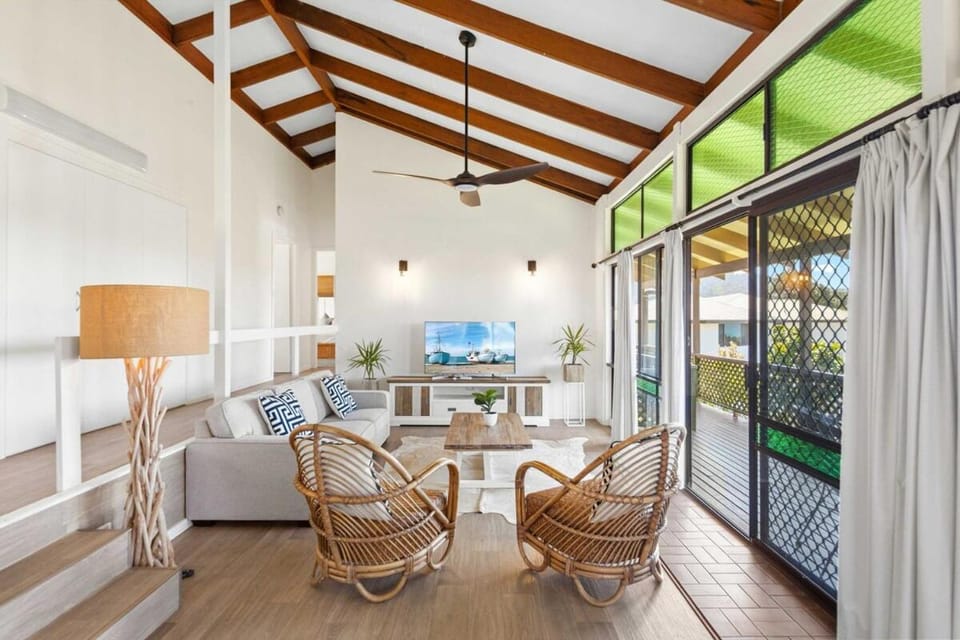Ocean Views - 300m to Hills Beach - 3km to Big Banana House in Coffs Harbour