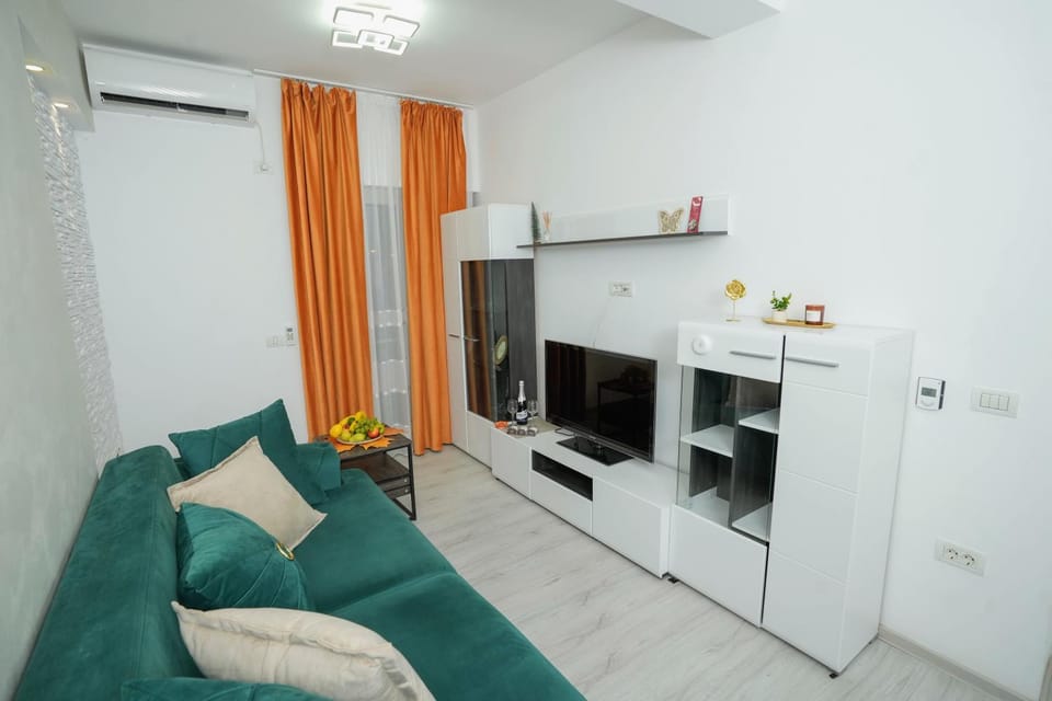 TV and multimedia, Living room, Seating area, air conditioner