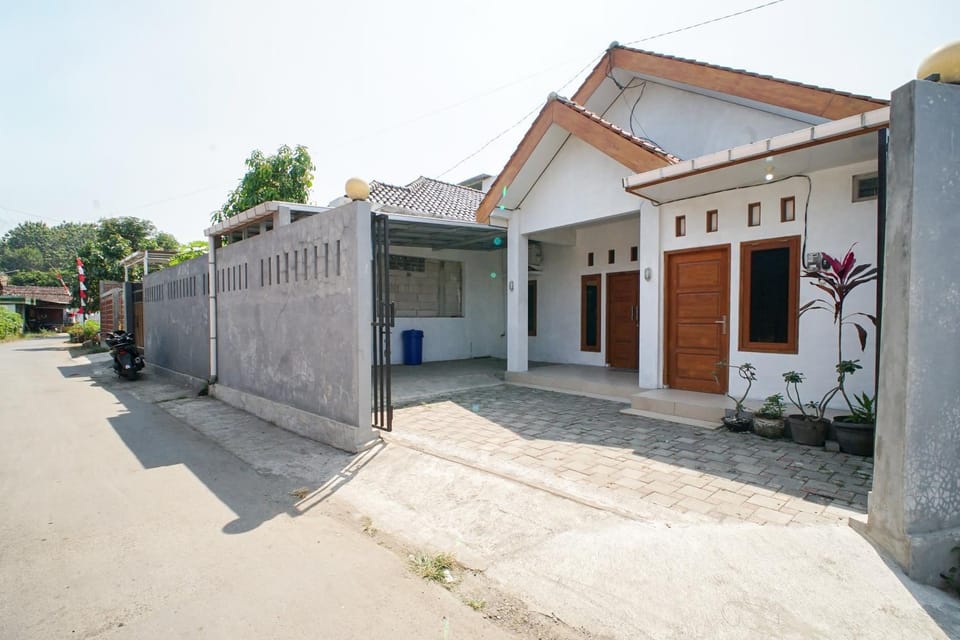 Property building, Neighbourhood, Street view