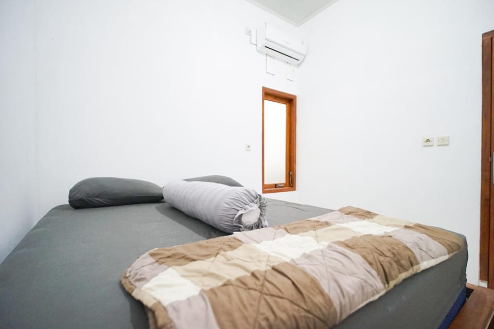 Bed, Bedroom, air conditioner