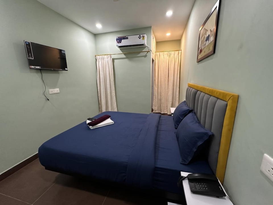 Bed, Bedroom