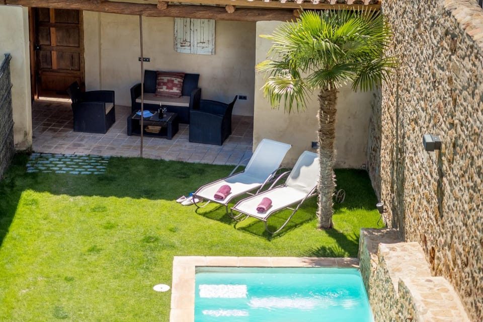 Natural landscape, Garden, Seating area, Garden view, Pool view, Swimming pool, sunbed