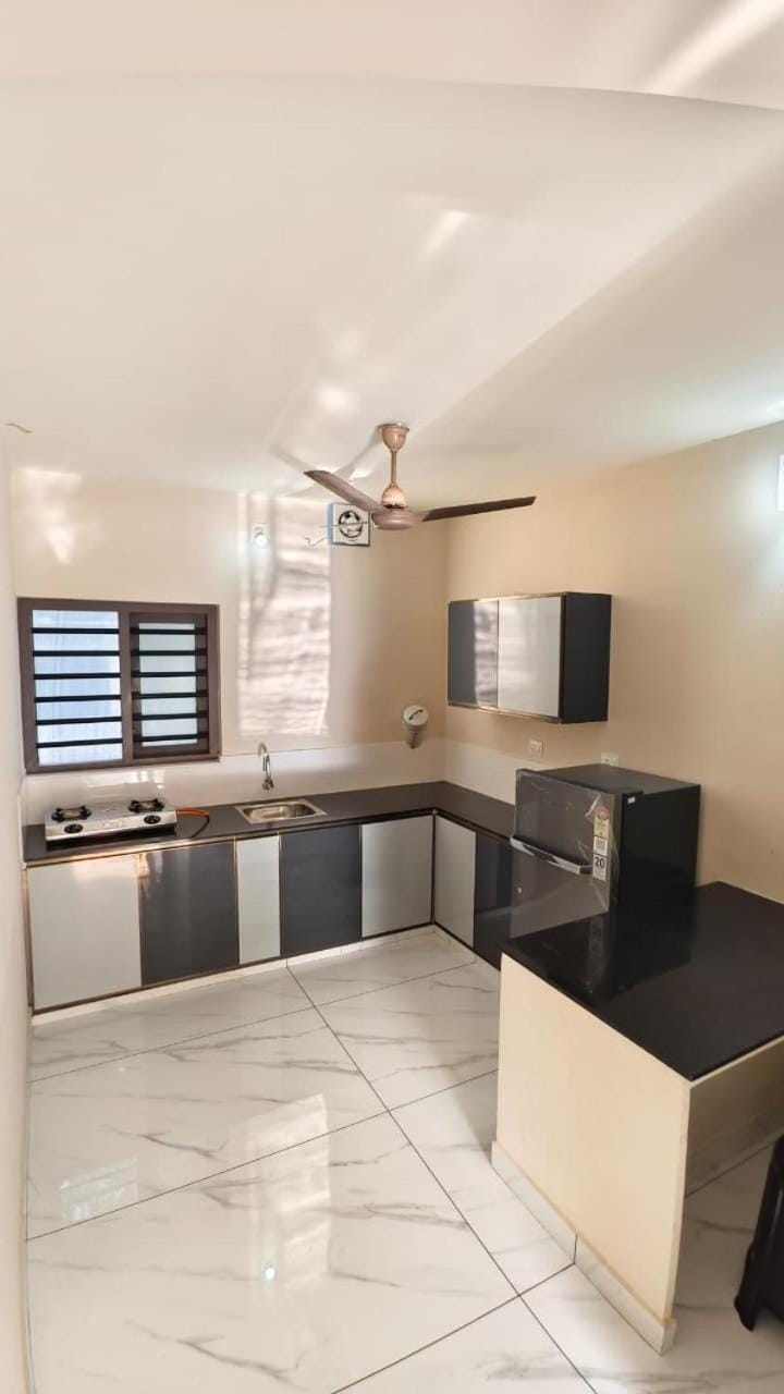 Kitchen or kitchenette, Dining area, dishwasher, minibar, stove