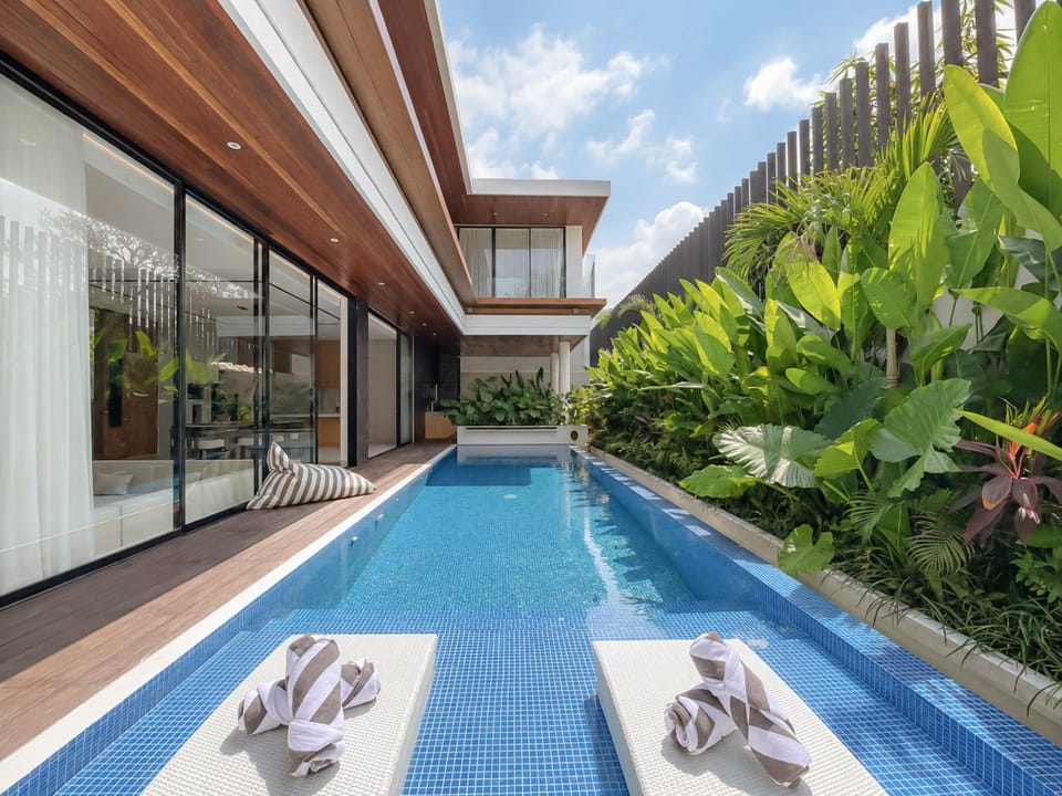 Property building, Patio, Pool view, Swimming pool, Swimming pool, sunbed
