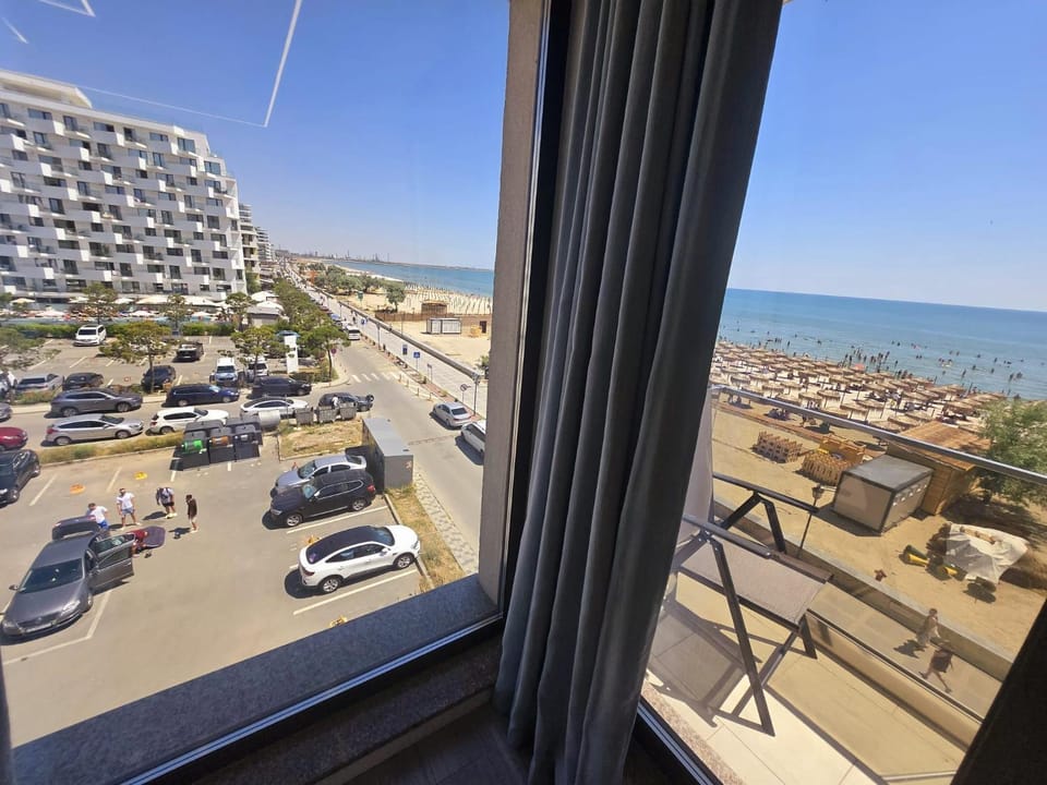 Luxury Front SeaView Apartment - Prima Linie Private Parking Apartment in Constanța County