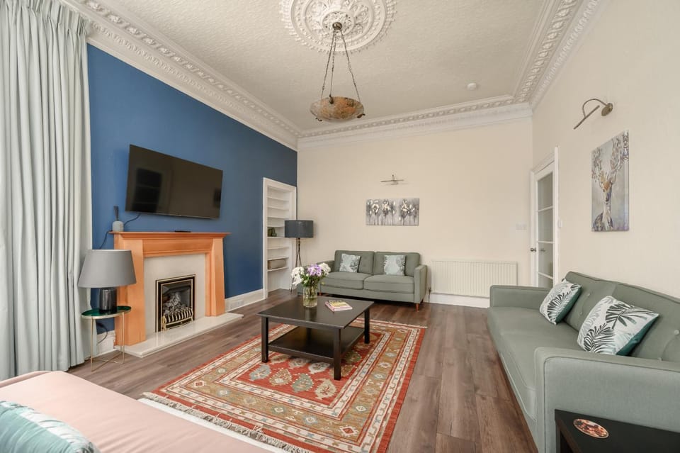 Communal lounge/ TV room, Living room