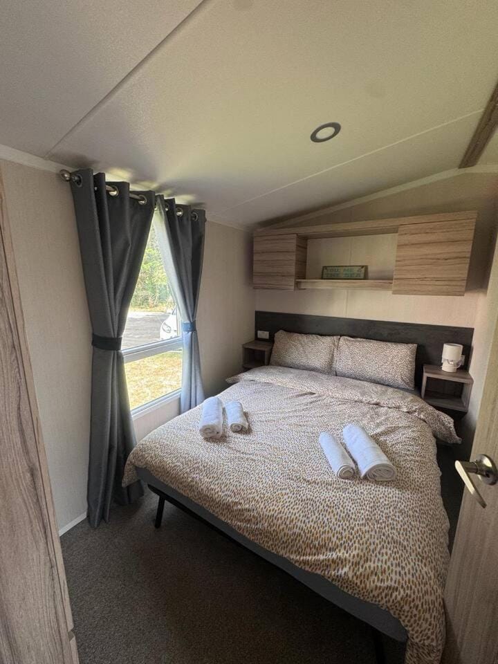Carmarthen Bay 8 Berth Family Coastal Escape Campground/ 
RV Resort in Ferryside
