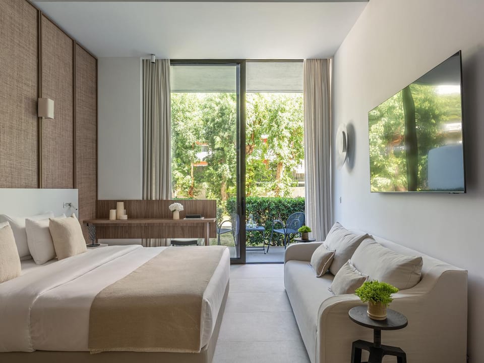 Seating area, Bedroom, Garden view