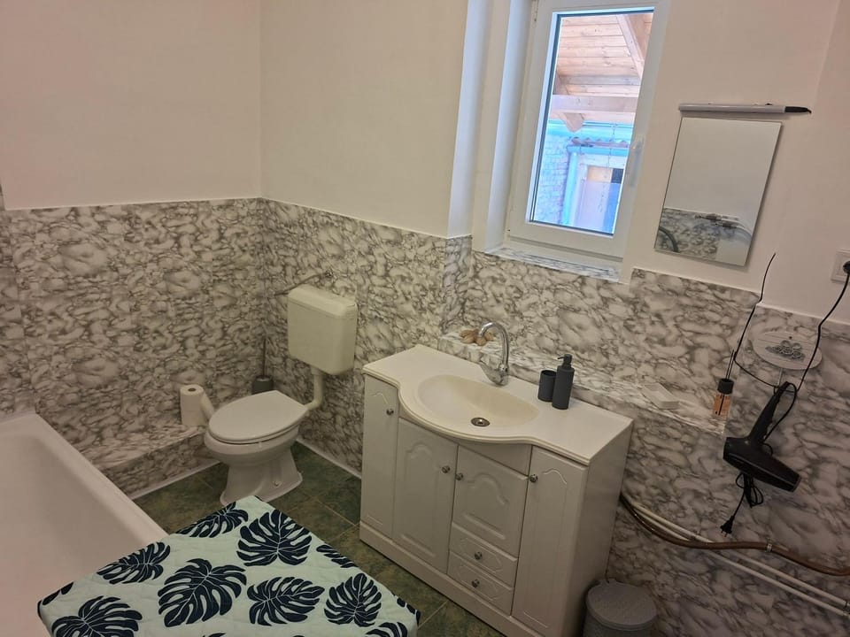 Toilet, Bathroom, Bath, towels