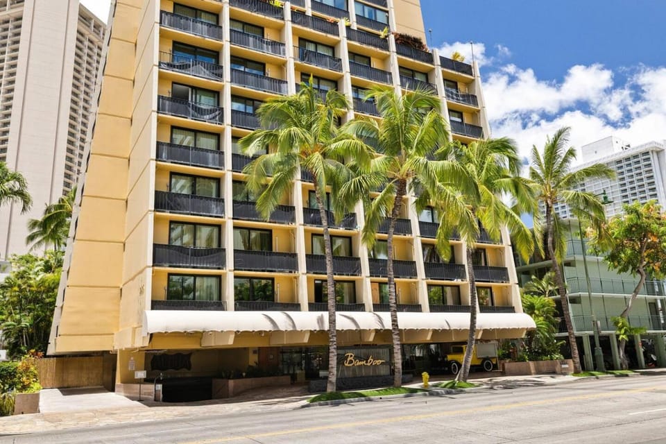 Boutique Walk to Beach & IMP Hot tub Kitchen Vacation rental in Honolulu