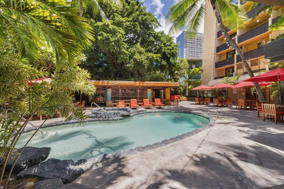 Boutique Walk to Beach & IMP Hot tub Kitchen Vacation rental in Honolulu