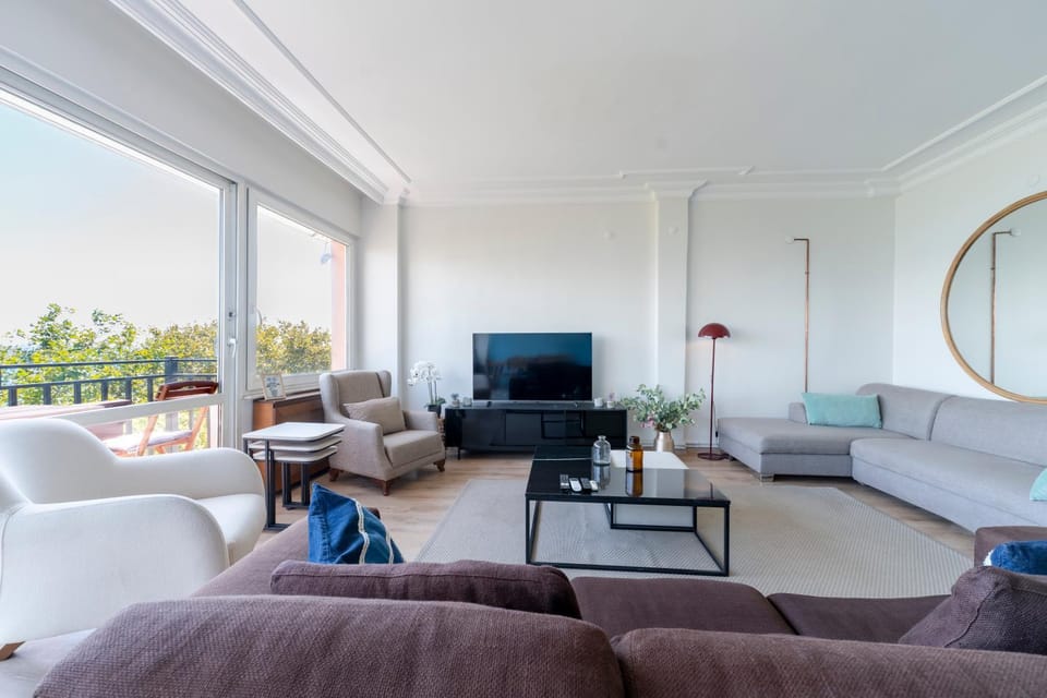 Bosphorus View with 3 Bedrooms - 2 Bathrooms - Super Location Apartment in Istanbul