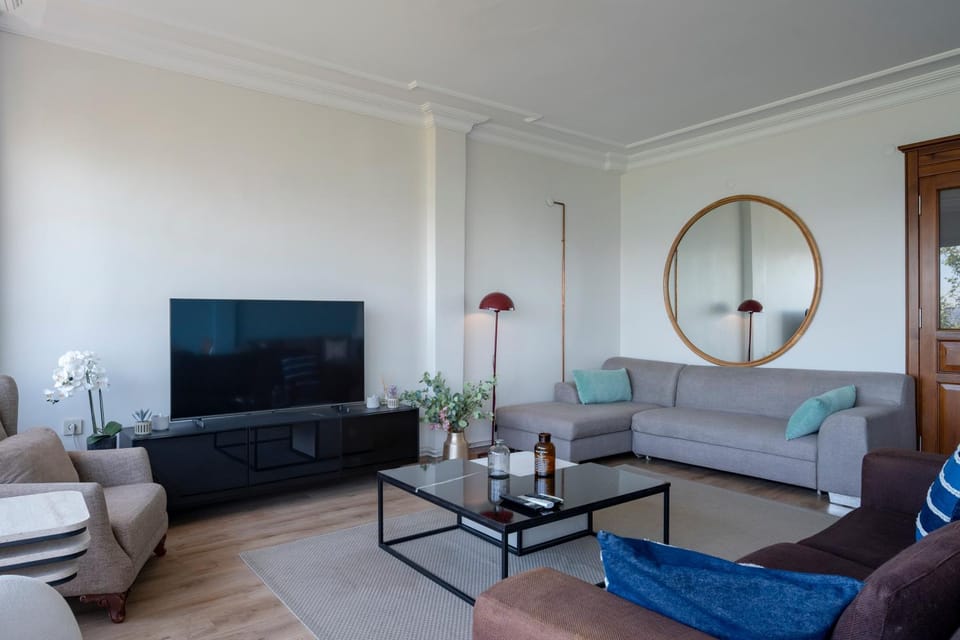 Bosphorus View with 3 Bedrooms - 2 Bathrooms - Super Location Apartment in Istanbul