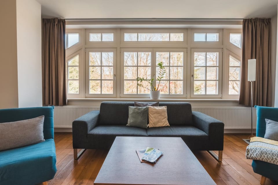 Living room, Seating area