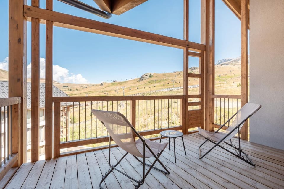 Day, Natural landscape, View (from property/room), Balcony/Terrace, Mountain view