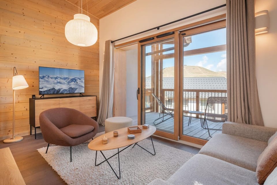 TV and multimedia, Balcony/Terrace, Living room, Seating area, Mountain view