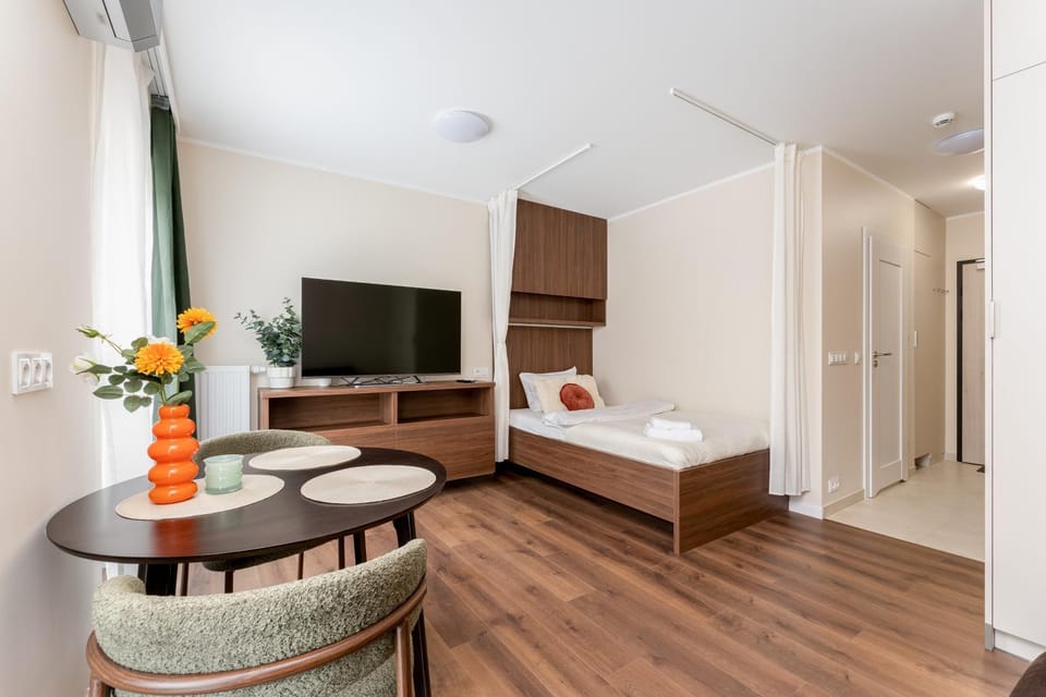 Communal lounge/ TV room, Bed, TV and multimedia, Living room, Photo of the whole room, Seating area, Dining area, Evening entertainment, Bedroom, towels, wardrobe