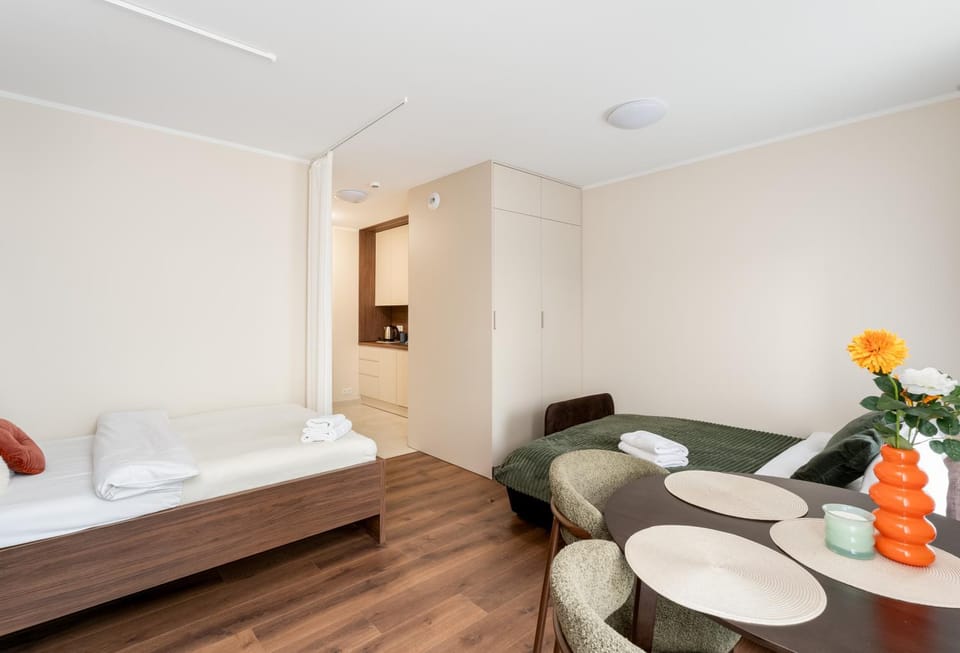 Bed, Living room, Photo of the whole room, Seating area, Dining area, Bedroom, towels