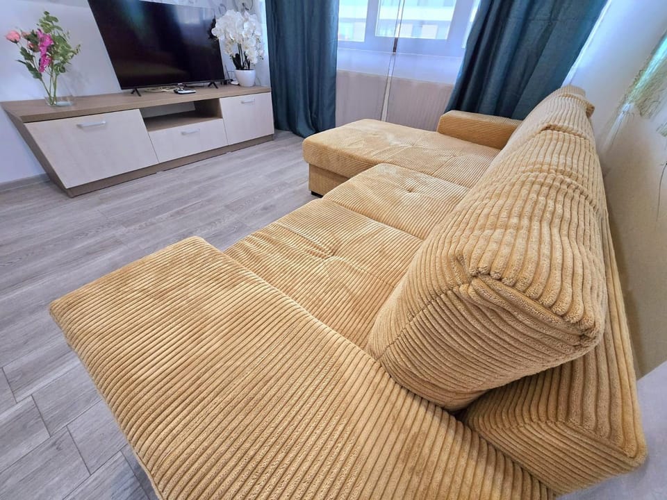 SeaBreeze Large Family Apartment - Prima Linie Private Parking Apartment in Constanța County