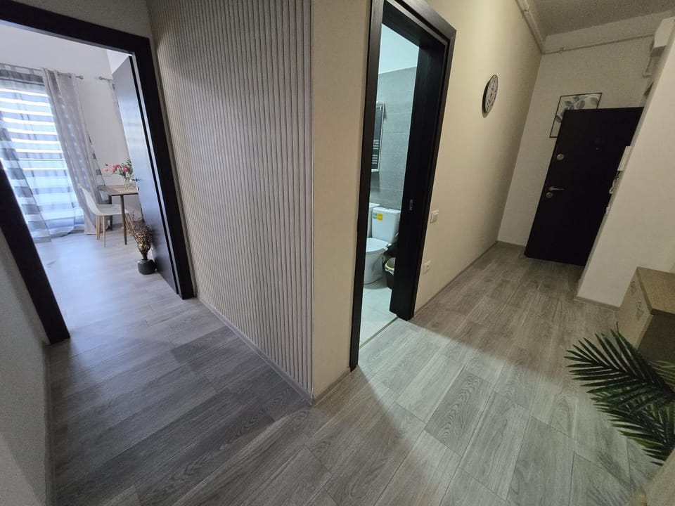 SeaBreeze Large Family Apartment - Prima Linie Private Parking Apartment in Constanța County
