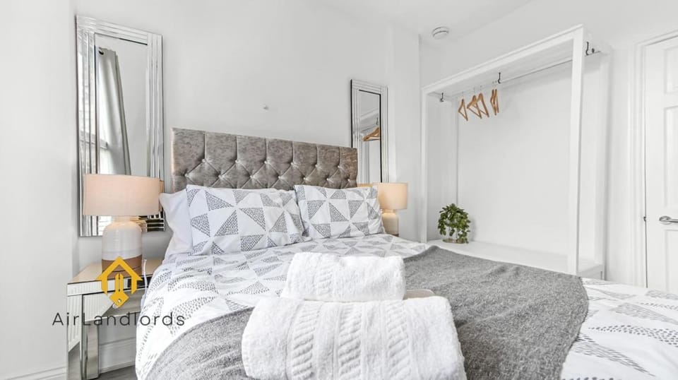 Charming 2 Bedroom Flat near Loughborough Junction Apartment in London Borough of Southwark